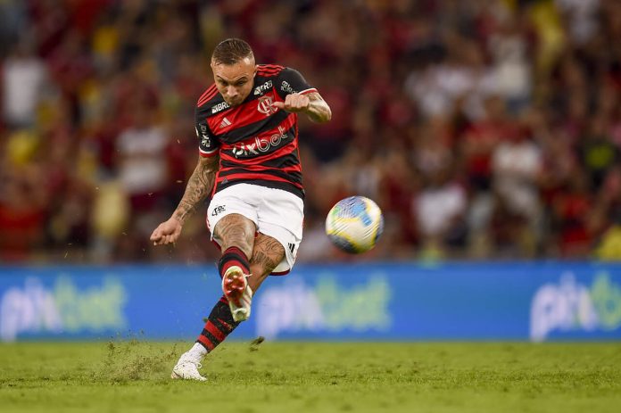 Cebolinha, ex jogador do Flamengo, atualmente no Santos