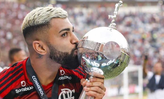 Gabigol comemorando o título da Libertadores da América 2019, onde ele foi o grande responsável por essa conquista