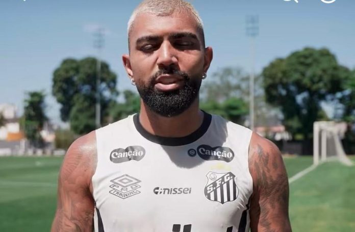 Gabigol durante entrevista após repercussão de fala sobre o Flamengo