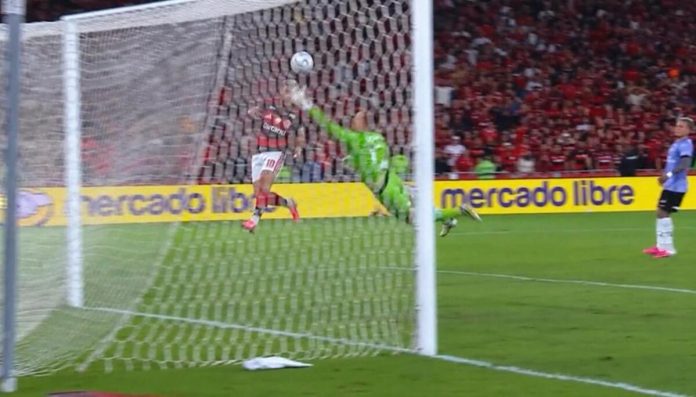Arrascaeta marca e garante o Flamengo na semifinal da Libertadores