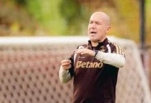 Léo Jardim em treino no Ninho do Urubu