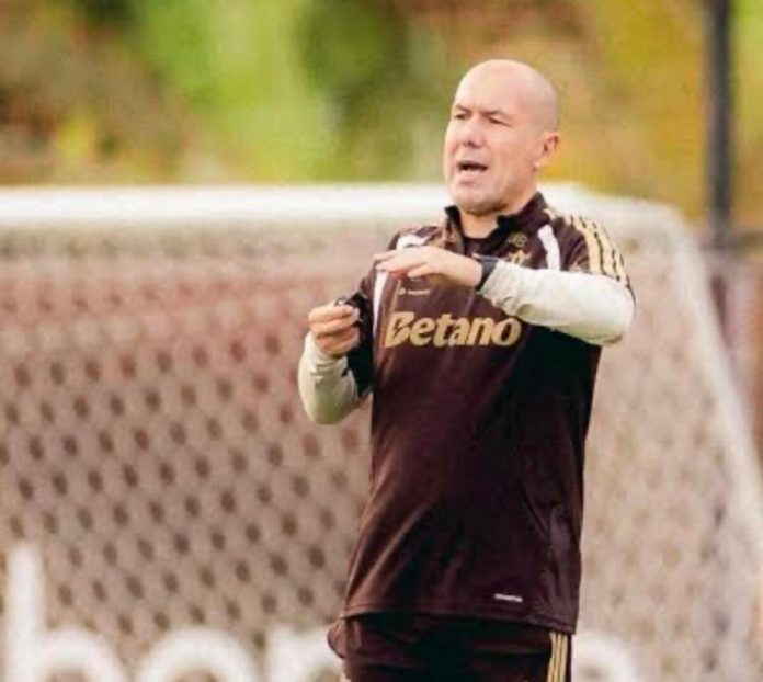 Léo Jardim em treino no Ninho do Urubu