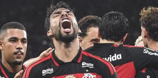 Jogadores do Flamengo comemoram gol de Paquetá contra o Mirassol no Maracanã pelo Brasileirão