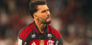 Paquetá comemorando seu gol contra o Corinthians ontem (13) no Maracanã, pelo Brasileirão