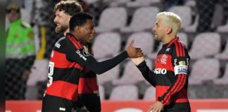 Plata e Arrascaeta em campo pelo Flamengo