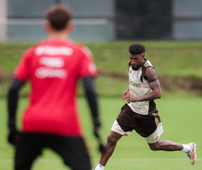 Jogadores treinam em Ninho do Urubu