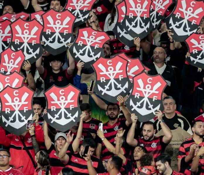 Torcida do Flamengo em noite de classificação para a semi final da Libertadores no Maracanã