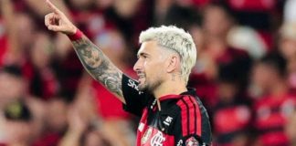 Arrascaeta em campo pelo Flamengo no Maracanã