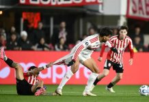 Lucas Paquetá quase perde o short e nem assim Alexis Castro recebeu o amarelo