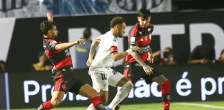 Lucas Paquetá em lance com Neymar na Vila Belmiro - Foto: Mauricio de Souza / AGIF / Folhapress