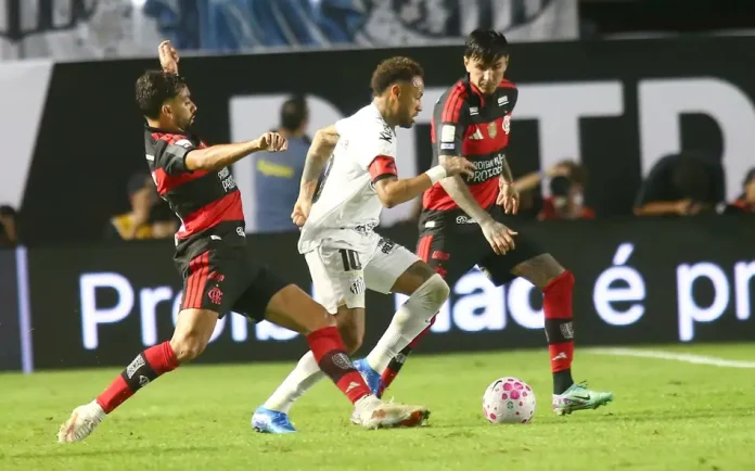Lucas Paquetá em lance com Neymar na Vila Belmiro - Foto: Mauricio de Souza / AGIF / Folhapress