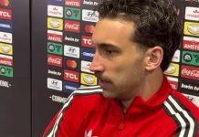 Léo Ortiz dando entrevista após partida contra o Estudiantes, pela Libertadores, na Argentina