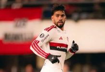 Paquetá em campo contra o Estudiantes, pela Libertadores, na Argentina.