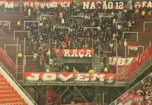 Torcida do Flamengo no Estádio Jorge Luis Hirschi (Uno) em La Plata, na Argentina,