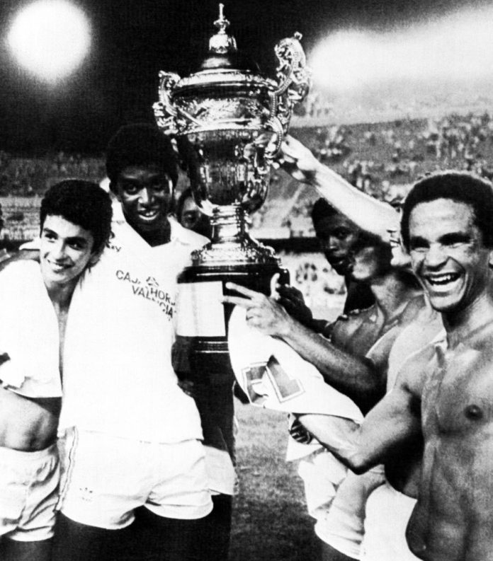 Bebeto-Waltinho-Adalberto-demais-jogadores-trofeu-naranja-260886