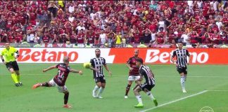 Arrascaeta chuta pra marcar o 1º gol do Flamengo no 1º jogo da Final da Copa do Brasil 2024