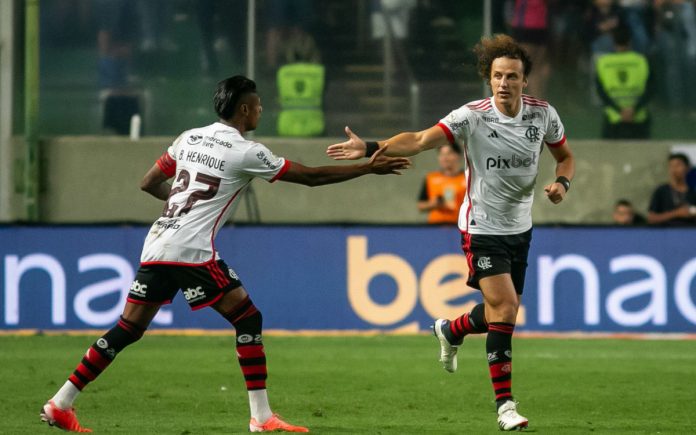 David Luiz e Bruno Henrique no jogo em que o Flamengo bateu o Cruzeiro por 1x0