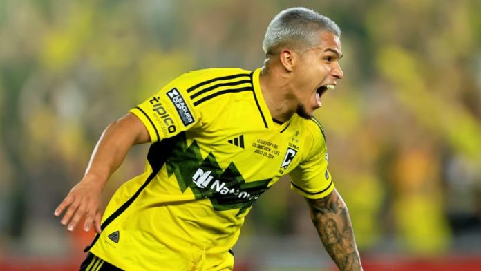 Cucho Hernandez em campo pelo Columbus Crew