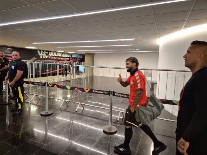 Gabigol no desembarque do Flamengo após a conquista da Copa do Brasil 2024