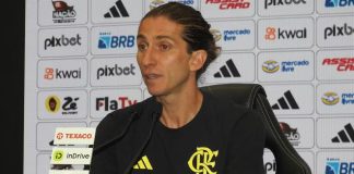 Filipe Luiz concede entrevista após conquista do Pentacampeonato da Copa do Brasil
