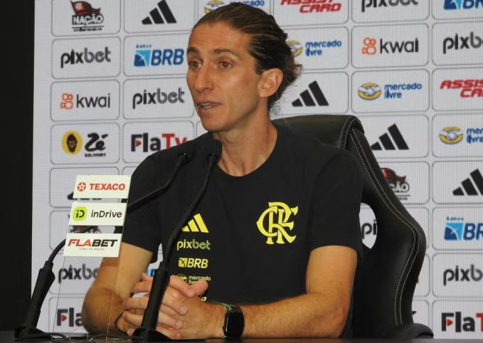Filipe Luiz concede entrevista após conquista do Pentacampeonato da Copa do Brasil