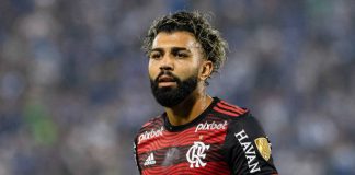 Gabigol em campo pelo Flamengo contra o Velez, em 2022