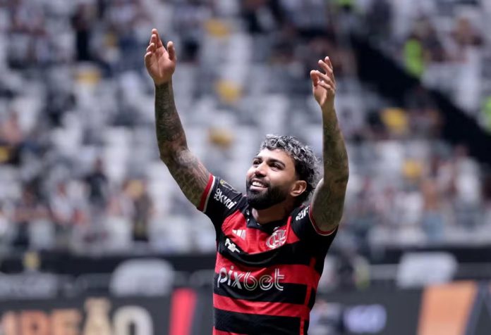 Gabigol-Flamengo-Pentacampeao-Copa-do-Brasil-101124-2 Gabigol comemora com a torcida a conquista do Pentacampeonato da Copa do Brasil 2024 conquistado pelo Flamengo