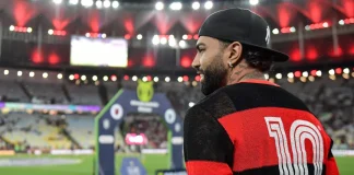 Gabigol vai ao Maracanã ver jogo entre Flamengo x Atlético com a camisa 10