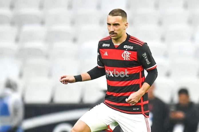Leo Ortiz em campo pelo Flamengo
