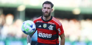 Léo Pereira em campo pelo Flamengo 2023
