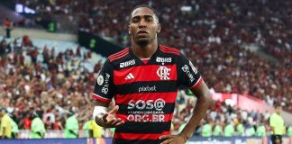 Lorran em campo pelo Flamengo em 2024