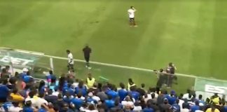 Bruno Henrique é alvo de torcedores do cruzeiro com copos e insultos