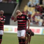 Adriano Imperador se despede do futebol no Maracanã