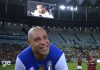 Adriano Imperador se emociona com homenagem do pai no telão do Maracanã