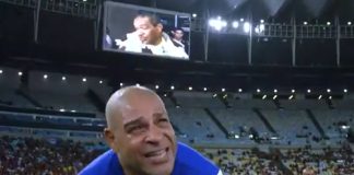 Adriano Imperador se emociona com homenagem do pai no telão do Maracanã