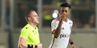 Bruno Henrique em campo pelo Flamengo