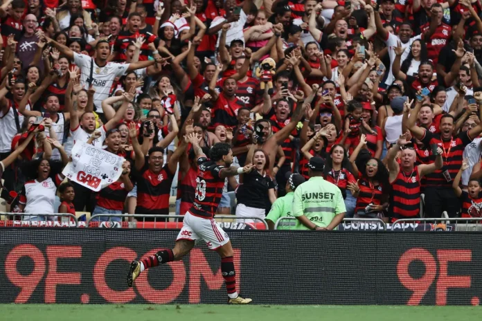 Gabigol comemora o 1º gol do Flamengo contra o Vitória