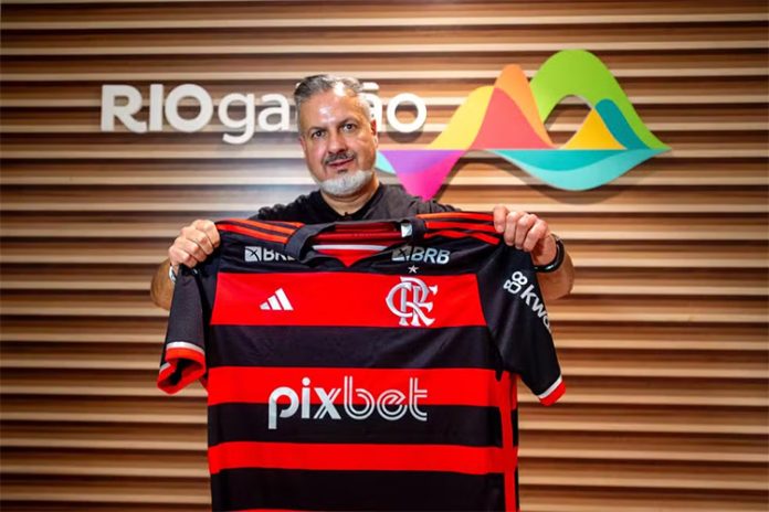 José Boto desembarca no Rio de Janeiro para se apresentar ao Flamengo