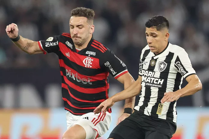 Leo Ortiz e Savarino no clássico entre Flamengo x Botafogo