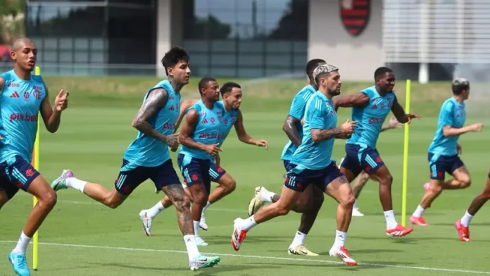 Arrascaeta-Pulgar-jogadores-treino-Flamengo-2025 Jogadores do Flamengo treinam no Ninho do Urubu 2025