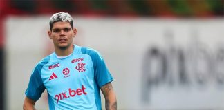 Ayrton Lucas em treino físico do Flamengo no Ninho do Urubu 2025