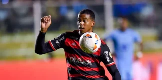Carlinhos em campo pelo Flamengo 2024