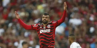 Fabrício Bruno em campo pelo Flamengo