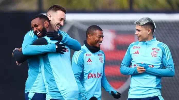 Jogadores do Flamengo em treino no Ninho do Urubu 2025