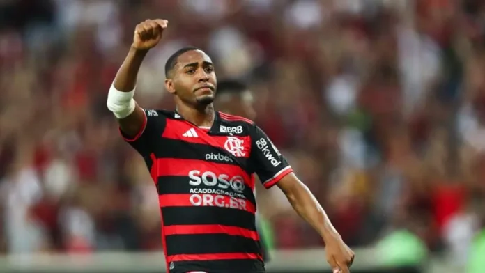 Lorran em campo pelo Flamengo
