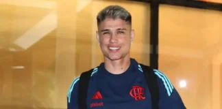 Luiz Araújo no embarque do Flamengo para os Estados Unidos