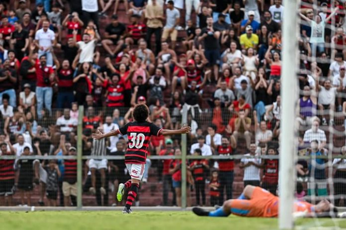 Ryan Roberto marca o 5º gol do Flamengo na estreia da Copinha 2025