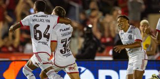 Thiaguinho comemora o gol do Flamengo no empate em 1x1 com o Madureira