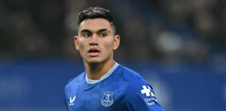 Alcaraz em campo no Everton