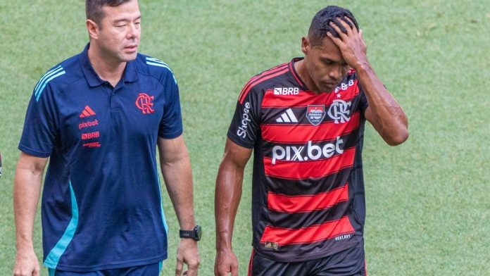 Alex-Sandro-Lesao-Flamengo-080225 Alex Sandro se lesiona no Fla x Flu no dia 8 de fevereiro de 2025